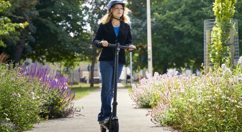 Ilyet még nem láttál: rollerezés közben tévedt el a német turista