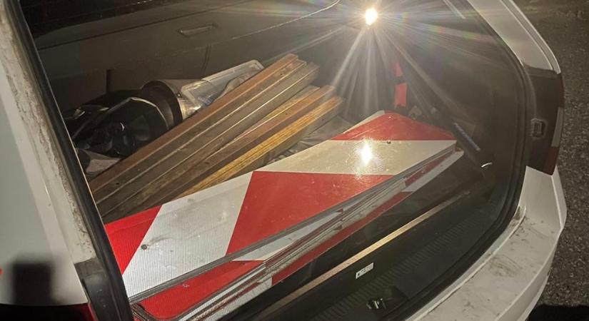 Készülő garázsába akarta beépíteni a lopott jelzőtáblákat