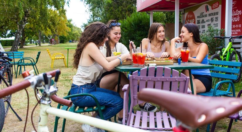 Több százezer magyar pattanhat bringára a hétvégén