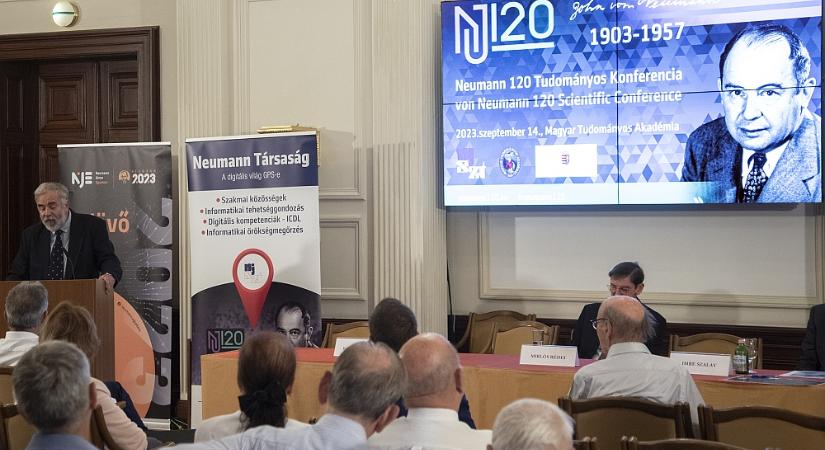 Lezajlott a „Neumann 120” konferencia az MTA-n
