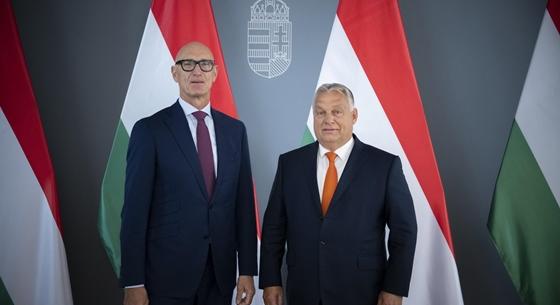 Orbán és Nagy a német és a magyar Telekom vezérével tárgyalt, megállapodás lett a vége