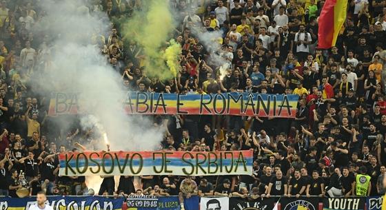 Balhés szurkolóik miatt bűndődhetnek a románok, és a horvátok is