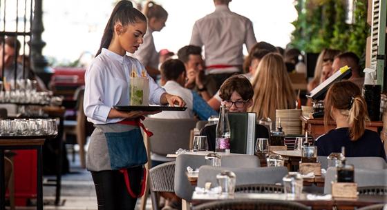 Kevesebbet eszünk étteremben, mint a Covid előtt, és inkább csak hétvégén