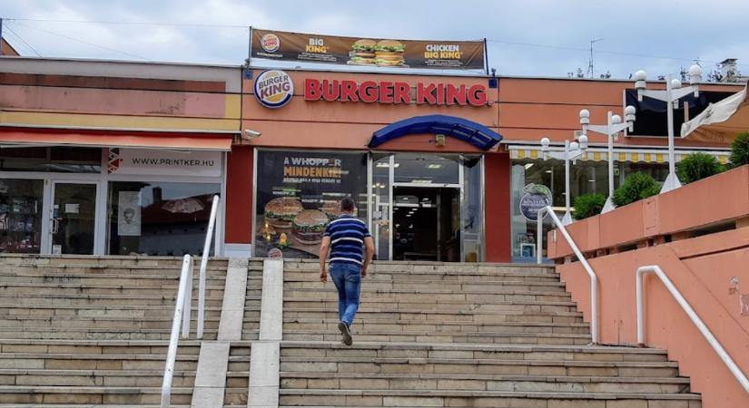 Ezúttal a passzázson lévő Burger Kinggel végzett az elszabadult bérleti díj