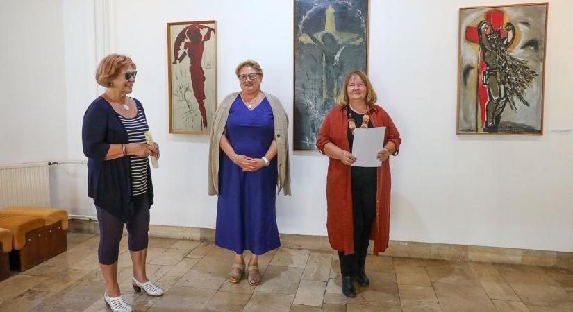 Szárnyak és korpuszok az út mentén - Egy sor Szántó Piroska a Szombathelyi Képtár gyűjteményéből