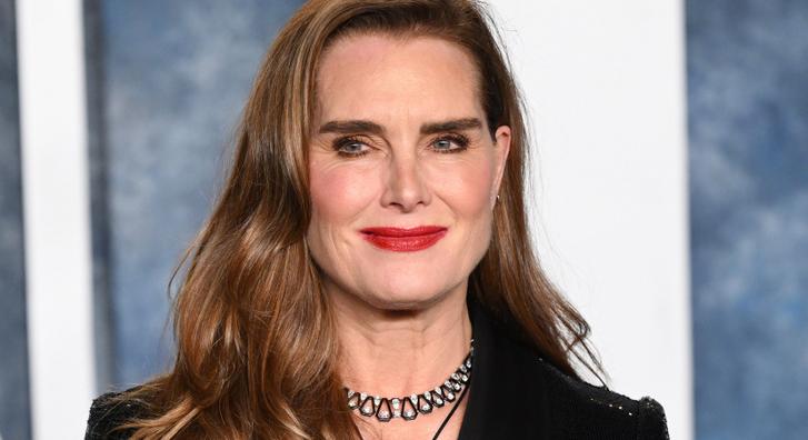 Brooke Shields lányai lehengerlően festenek anyjuk 22 évvel ezelőtt viselt ruháiban