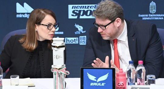 Csisztu Zsuzsa: Eddig és ne tovább – el a kezekkel Szöllősi Györgytől!