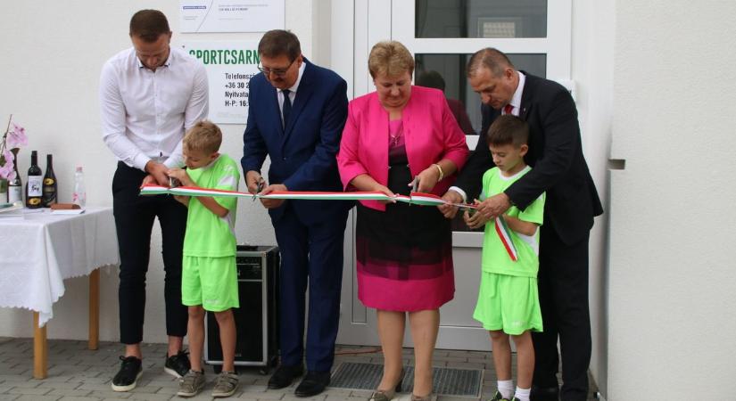 Különleges cselgáncs- és táncbemutatóval adták át a megújult csolnoki sportcsarnokot