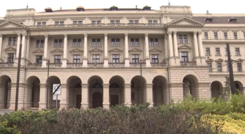„Lehetőséget ad arra, hogy ott megvalósítsa ezt a 830 milliós beruházást” – lehallgatták a vádlottak padján ülő egykori államtitkárt