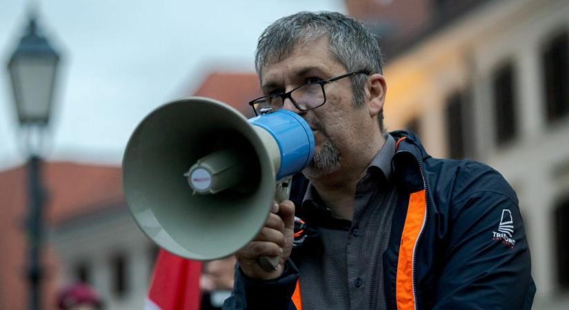Feljelentést tett Hadházy Ákos az angol nyelvű miniszterelnöki honlap miatt