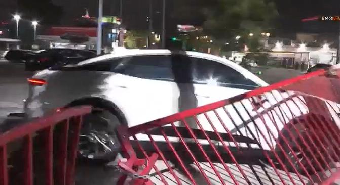 Tud élni: Toyotát lopott, egy Lamborghini kereskedéshez menekült