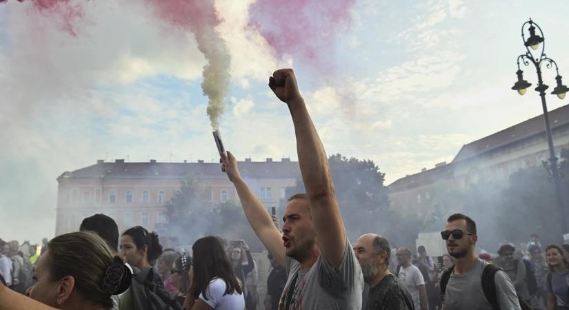 Orbán bukása elkezdődött – több ezren tüntettek az oktatás jövőjéért Budapesten