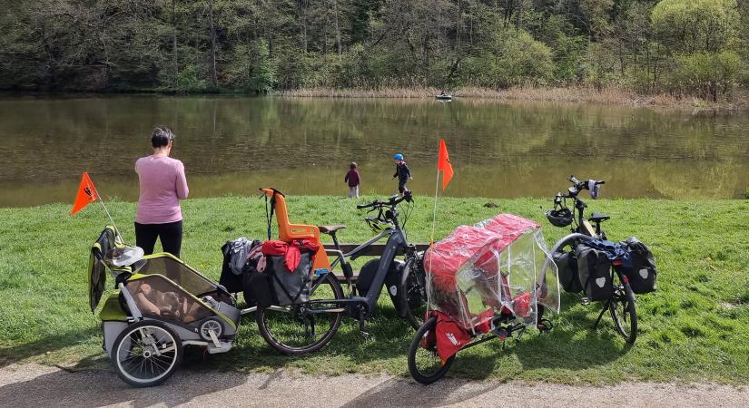 Sportos nászút: Zita és Árpi körbebiciklizték a Földet