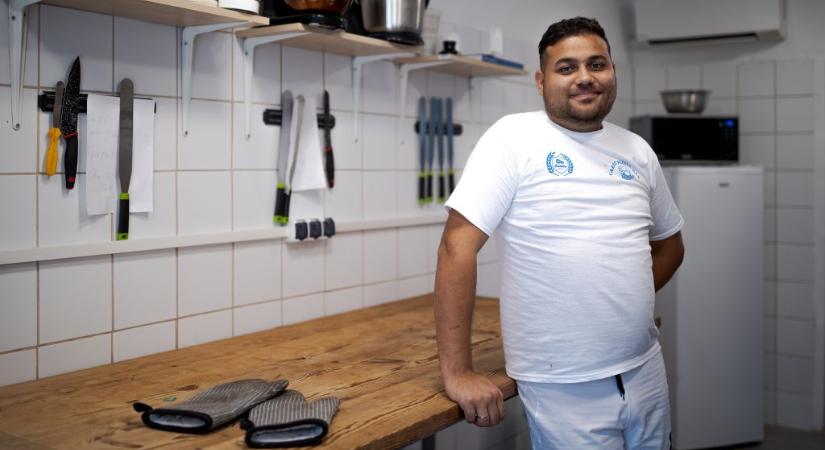 „Régen elültek mellőlem a villamoson, most meg beszélgetnek velem”