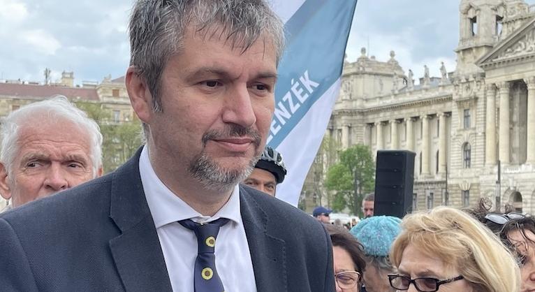 Feljelentést tett Hadházy Ákos a miniszterelnök angol nyelvű honlapja miatt
