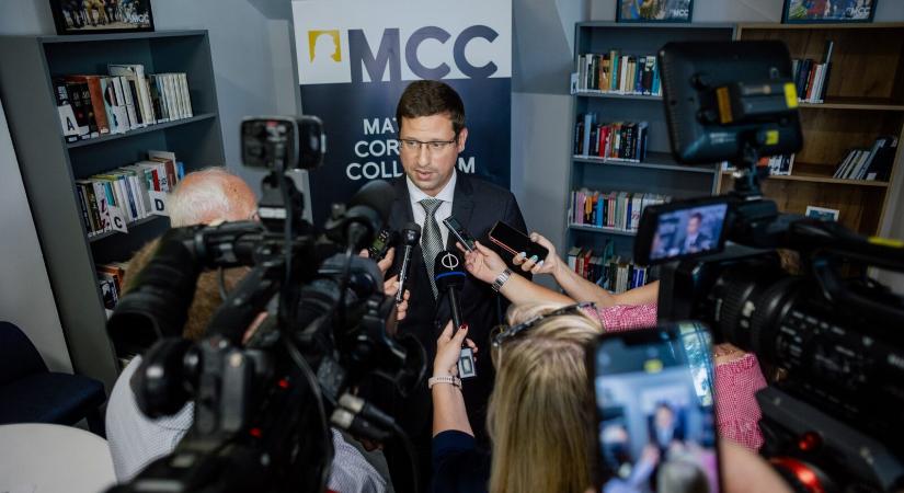 Gulyás Gergely: jó lenne, ha a tanárok munkájuk fontosságának megfelelő bért kapnának