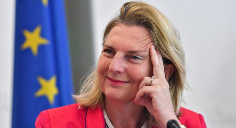 Politikai menekültnek tartja magát az Oroszországba költöző bécsi exkülügyminiszter