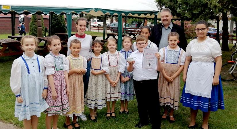 Dobbantsunk dióra! - sikeres Nyitrán a magyar néphagyomány oktatása