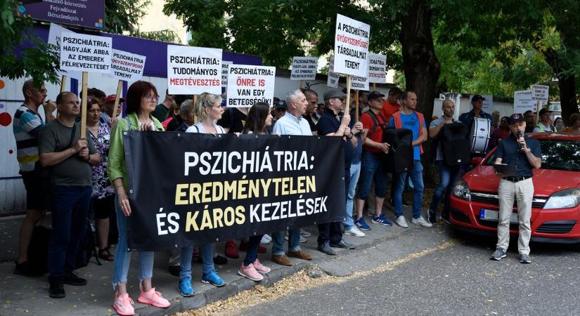 A változást kérték számon a pszichiátereken