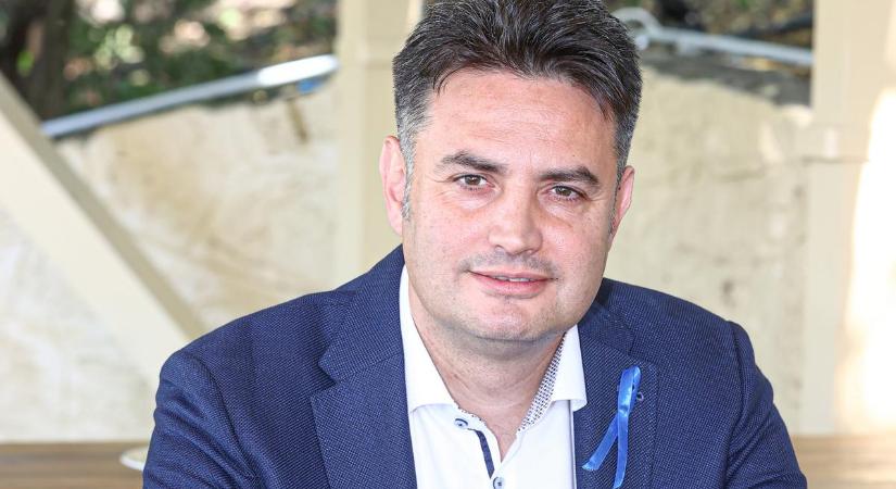Márki-Zay Péter pártja zászlót bontott, majd a hitleri nácikhoz hasonlította a kormányt