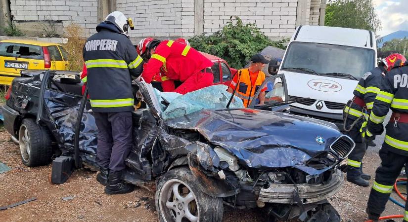 Heten sérültek megy egy erdélyi közúti balesetben