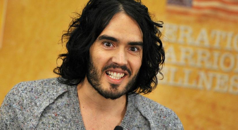 Szexuális zaklatással és nemi erőszakkal vádolják Russell Brand humoristát