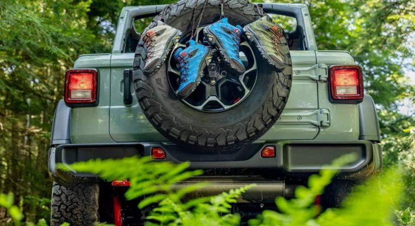 Jeep-színekben pompázik a terepjárócipő