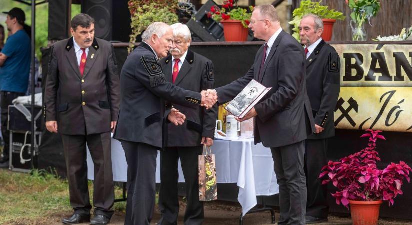 Vizsláson ünnepelték a vármegyei bányásznapot, elismerések „hadát” osztották ki