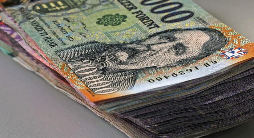 Jelentős minimálbér emelés jöhet 2024-ben, halva született, de 6 évesen kollégista lett Dorci, kirepült a száguldó autóból Vanda