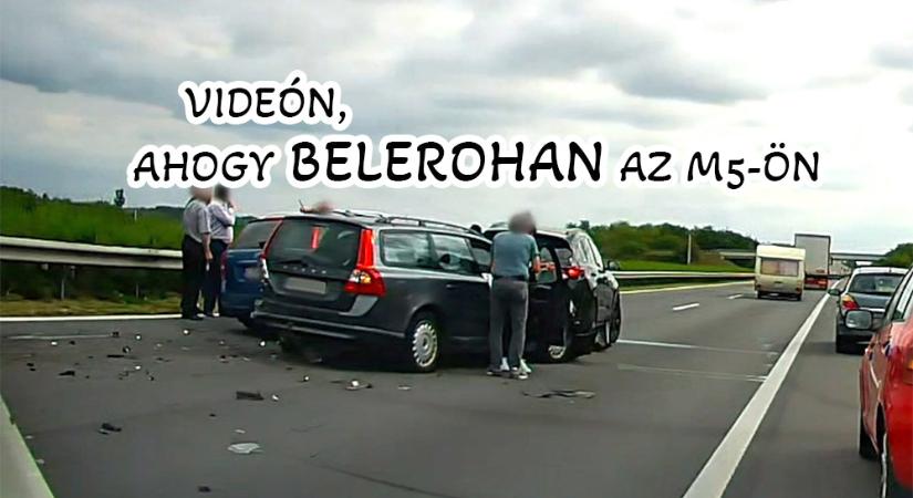 VIDEÓ: Torlódott a sor az M5-ösön. Belerohantak a fekete KIA-ba