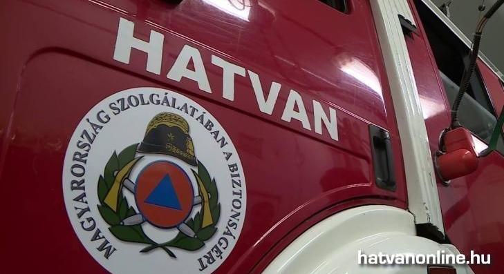 Tűz ütött ki egy utánfutón Hatvan közelében 