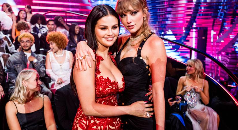Selena Gomez és Taylor Swift közös szelfijétől felrobban az internet