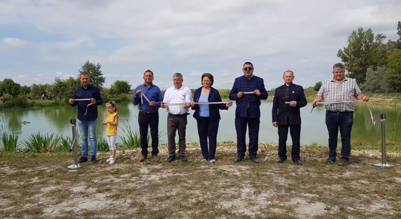 Megépült a szanki pecások horgásztava – galériával