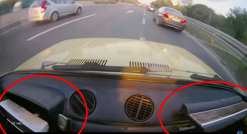 VIDEÓ: Akkorát kapott hátulról a Zsiga, hogy még a műszerfal is kiesett