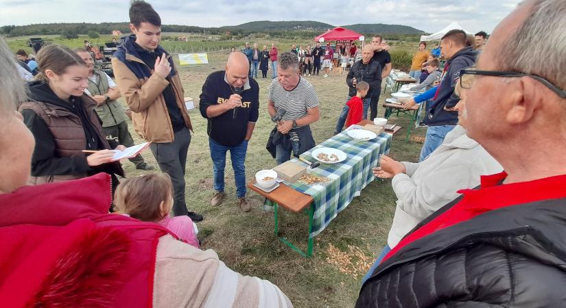 Mandulaszüret programokkal Balatonakaliban