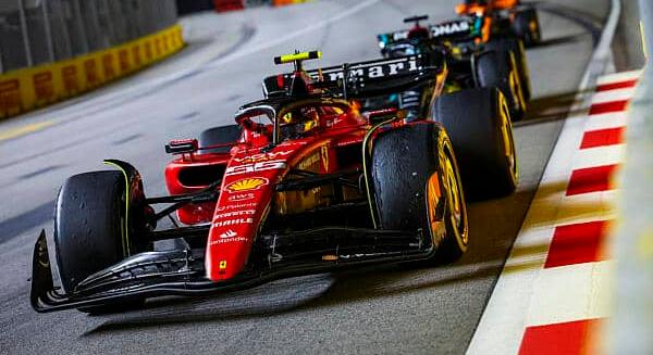 Carlos Sainz agyonverte Verstappent Szingapúrban