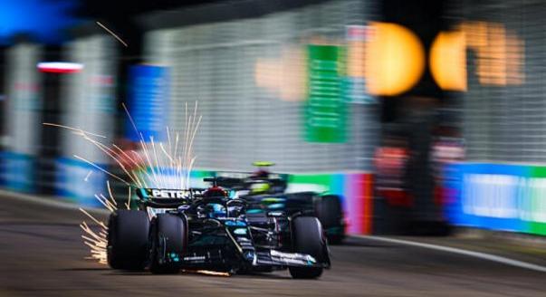 Kettős győzelmet vizionáltak a Mercedes adatai
