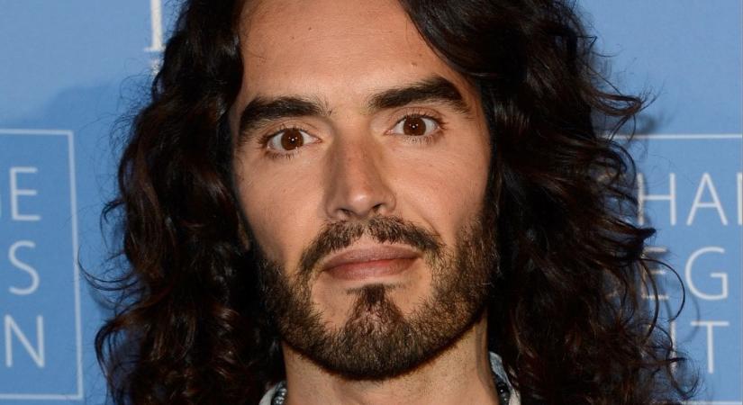 Zaklatással vádolják Russell Brand színészt és humoristát