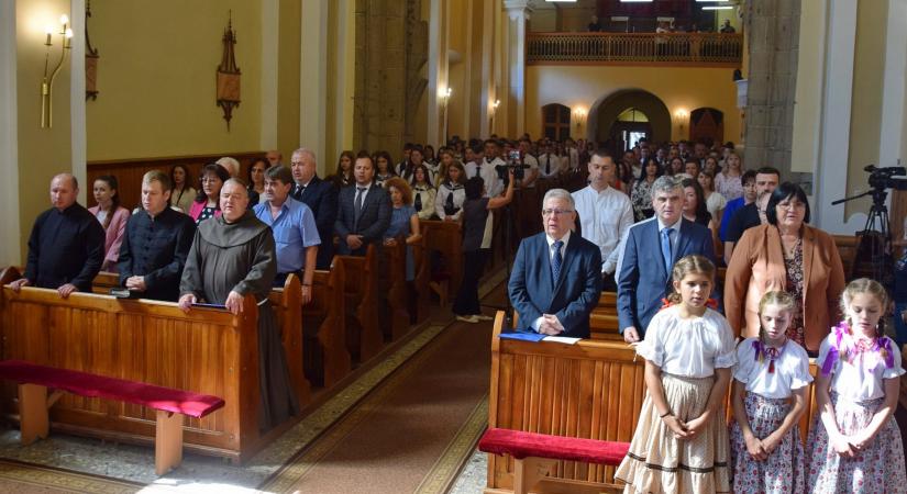 Kárpátaljai magyar líceumok tanévnyitója