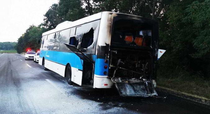 Kigyulladt egy busz Eger és Kerecsend között