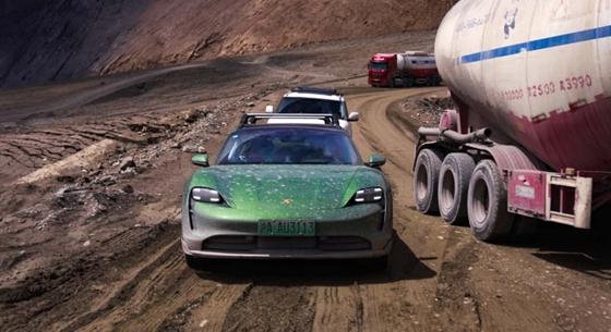 Tibetben húzta be az új villanyautós magassági rekordot a Porsche