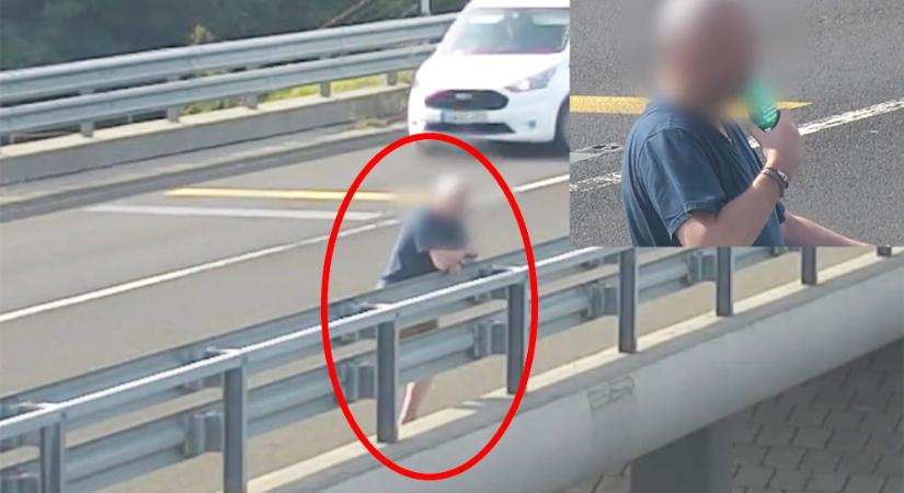 VIDEÓ: Békésen sörözött az M0-ás egyik felüljáróján