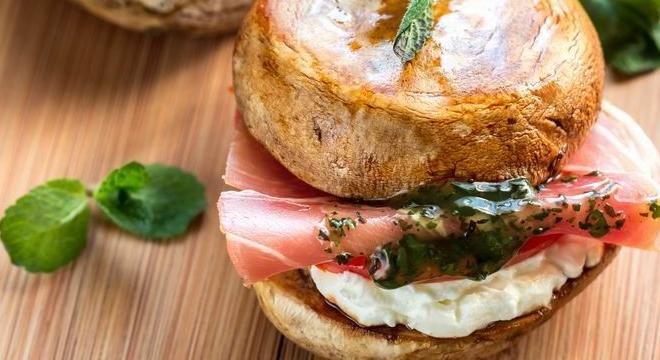 Burger-illúzió szénhidrátmentesen – portobello gombával
