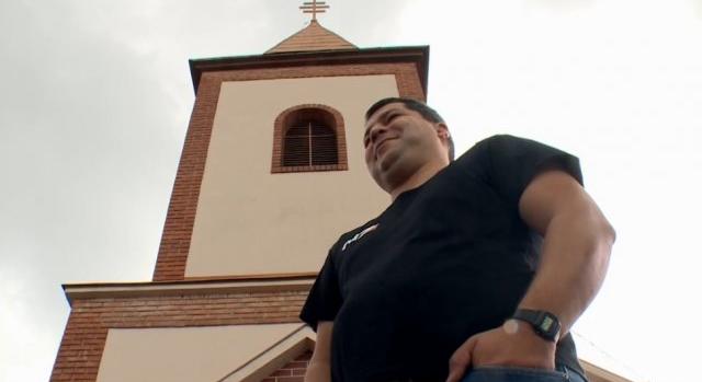 Az ima mellett Michael Jackson slágere segítette a piricsei papot, amikor újraélesztette a sírásót