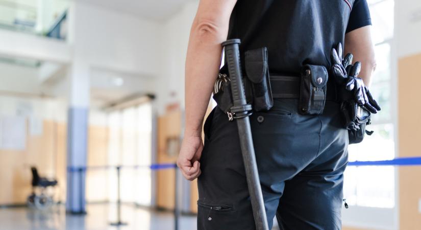 Brutálisan megnőtt az iskolaőrök száma: szükség van rájuk?