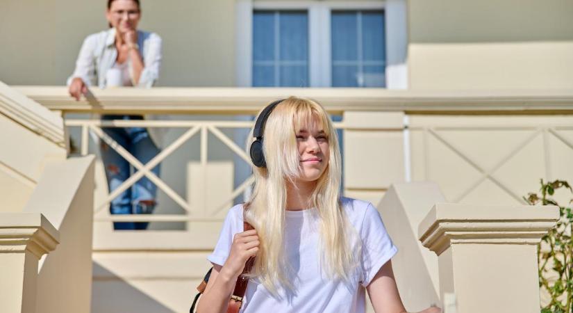 Kevésbé vonzó a mamahotel: egyre többen távoznának a szülői házból
