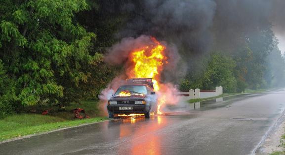 Valóban van gyulladásveszély az elektromos autóknál?