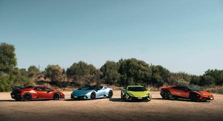 Gyönyörű képeken, ahogy négy Lamborghini Huracán elfoglalja Szardíniát