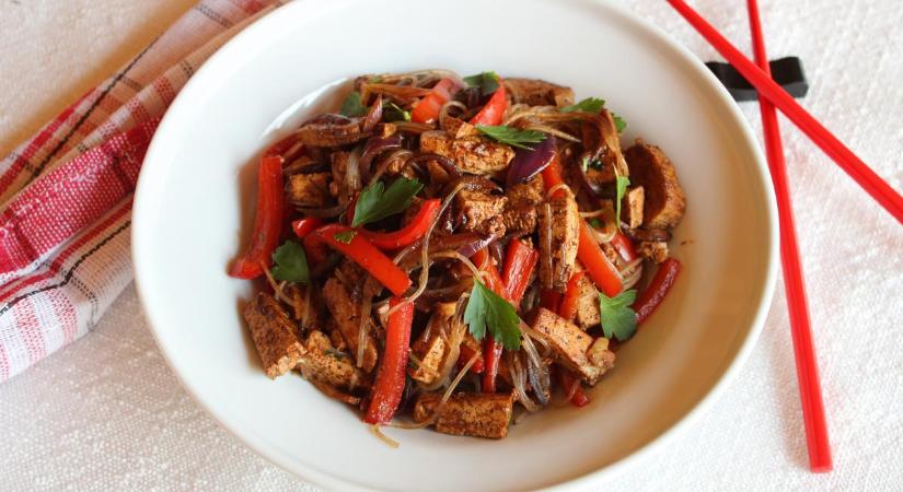 Vegán receptek: tofuval készítettük a nagyon kedvelt thai tésztát