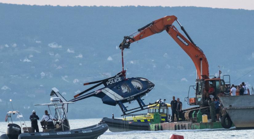 Emiatt zuhanhatott a Balatonba a rendőrségi helikopter